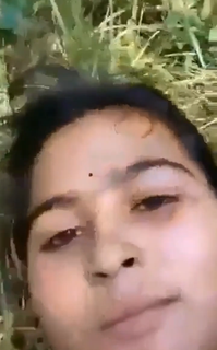 Guy Fucks His Teen Girlfriend Pussy In The Bush