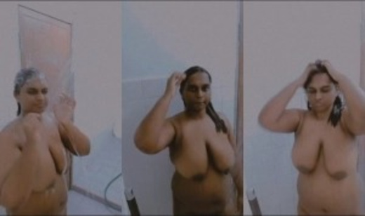 Desi BBW Girl Leak Bathing