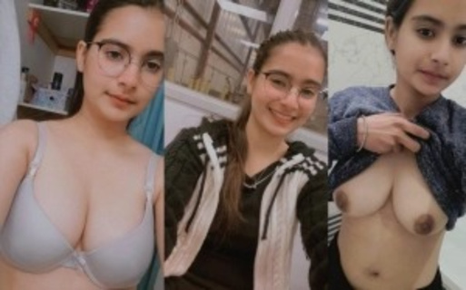 Indian Girl Shows Nude & Body Finger Fucking